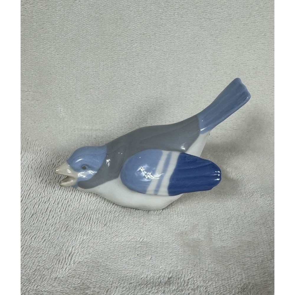 Vintage German Blue Bird Porcelain Figurine Unmarked ( Wagner &‎ Apel ?) GDR